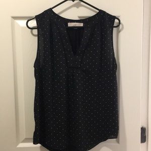 V-neck sleeveless shirt. Black with white dots
